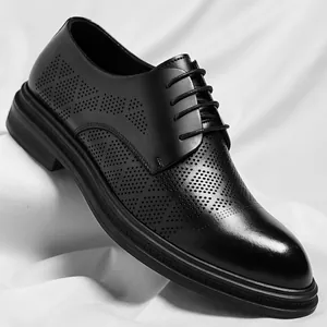 Scarpe classiche da uomo in pelle nera con dettagli traforati per abbigliamento formale