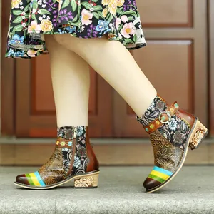 Handgefertigte Vintage-Lederstiefeletten mit Blumendruck und geschnitztem Blockabsatz