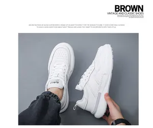 Dettaglio della vista laterale e superiore delle scarpe casual da uomo in pelle bianca