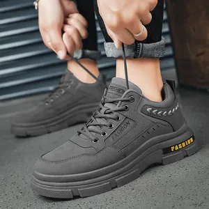 Botas de trabajo casuales grises para hombre con suelas de goma resistentes.
