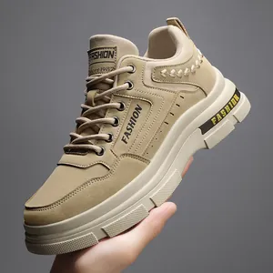 Botas de trabajo bajas para hombre en color caqui, calzado informal y resistente