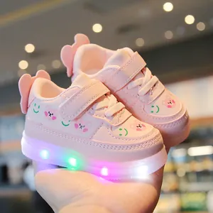 Baskets Lumineuses pour Tout-petits Filles en Cuir Microfibre Semelle Souple Motif Ours de Dessin Animé Auto-agrippant Chaussures de Marche pour Bébé