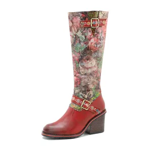 Bottes hautes en cuir à fleurs vintage avec boucles décoratives et broderies