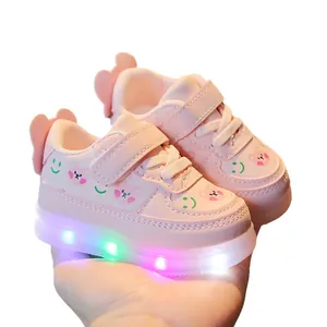 Baskets lumineuses roses pour fillettes avec semelles souples et motifs d'oursons