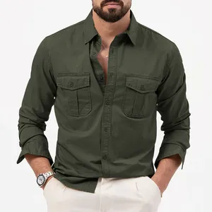 Vue détaillée d'une chemise décontractée pour homme vert olive à manches longues