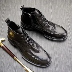 Schwarze Herren-Schnürstiefeletten aus Leder mit praktischem Seitenreißverschluss.