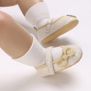 Detailansicht der Prinzessinnen-Lernlaufschuhe mit weicher Sohle und Schleife