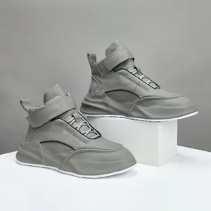 Zapatillas de cuero gris para hombre de caña alta con suelas gruesas y correas