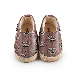 Chaussures de marche pour bébé en tissu marron avec motifs lunettes et moustaches