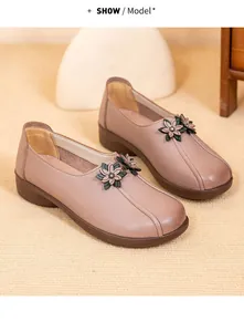 Zapatos planos cómodos de estilo étnico retro para mujeres mayores con flores