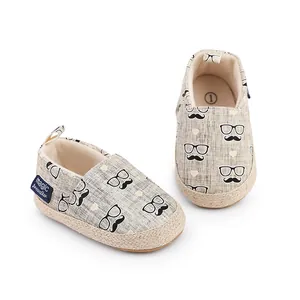 Chaussures bébé premier pas avec motifs moustaches et semelle tressée