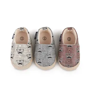 Chaussures de marche pour bébé avec motifs moustaches et lunettes en trois couleurs