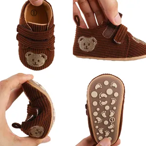 Baby-Lauflernschuhe aus Cord mit süßer Bärenstickerei für 0-1 Jahre, Farbe Braun