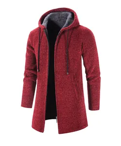 Chaqueta de punto texturizado roja para hombre con capucha y forro polar gris cálido
