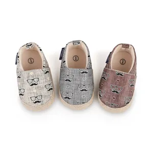 Baby Lauflernschuhe 0-1 Jahr in mehreren Farben mit Schnurrbart- und Brillenprint