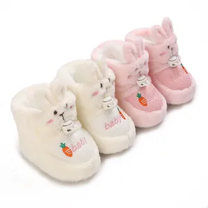 Mignon Lapin Bottes d'Hiver Chaudes pour Bébés Semelle Souple Chaussures en Peluche pour Filles Broderie Carotte Coton Antidérapant Chaussures de Marche