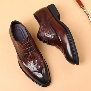 Premium-Herren-Brogue-Schuhe aus braunem Leder mit Krokoprägung für formelle Anlässe.