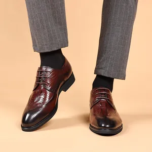 Herren Brogue-Schuhe aus Leder mit Krokodilprägung und Flügelkappen-Detail