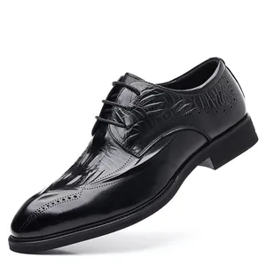 Klassische schwarze Leder-Brogue-Schuhe für Herren mit feiner Krokodilprägung