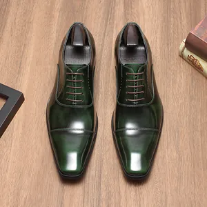 Luxuriöse grüne Leder-Oxford-Schuhe mit Cap-Toe für formelle Business-Anlässe.