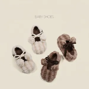 Chaussures de princesse en peluche pour bébé avec nœud pour la marche en hiver chic