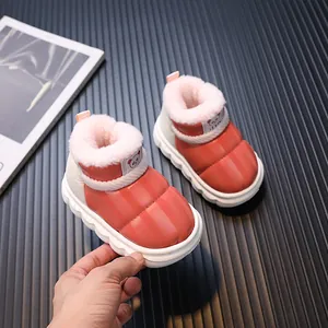 Orangefarbene, wasserfeste Kinder-Winterstiefel mit warmem Plüschfutter und dicker Sohle