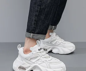 Ανδρικά λευκά chunky sneakers με πλέγμα, χοντρή σόλα και αερόσολα για μοντέρνο στυλ