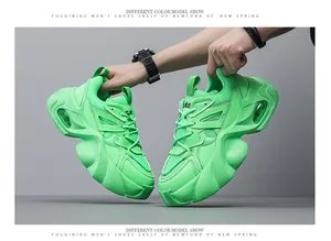 Φωσφοριζέ πράσινα chunky sneakers για άνδρες με πλέγμα και σόλα με αερόφουσκα.