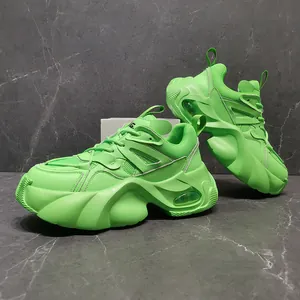 Neon πράσινα chunky dad sneakers με χοντρή σόλα αερόσολας και σχέδιο από πλέγμα