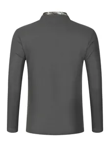 Rückansicht eines anthrazitgrauen Waffelstrick-Poloshirts für Herren mit Stehkragen