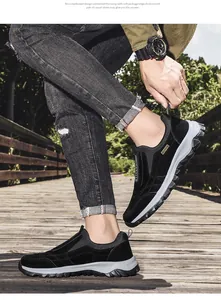 Scarpe da trekking e corsa da uomo con tomaia nera resistente e suola ammortizzata