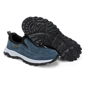 Scarpe da trekking con profilo laterale e dettaglio della suola in gomma antiscivolo