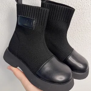 Stivali a calza neri in maglia elastica per bambine con suole spesse e punta arrotondata