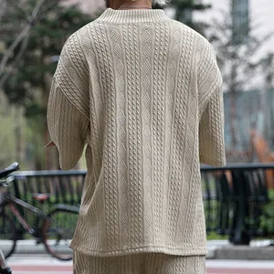 Vue arrière détaillée d'un t-shirt en maille torsadée beige pour hommes
