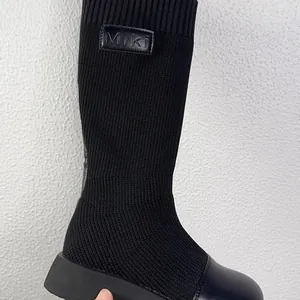 Eleganti stivali alti in maglia nera per bambine con una comoda vestibilità elasticizzata
