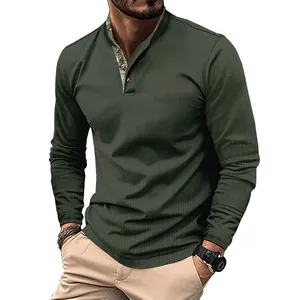 Detailansicht Herren Polo-Shirt dunkelgrün Waffelstrick mit Camouflage-Stehkragen