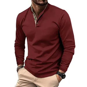 Detailansicht des Waffelstrick-Herren-Poloshirts mit modischem Stehkragen-Detail