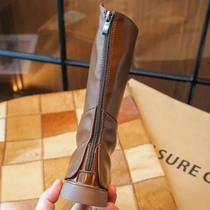 Eleganti stivali alti marroni per bambina con comoda cerniera per l'autunno inverno