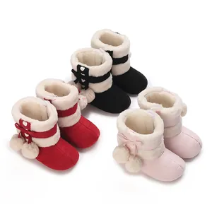 Weiche und warme Baby-Schneestiefel in Schwarz, Rot und Rosa mit süßen Bommel-Details