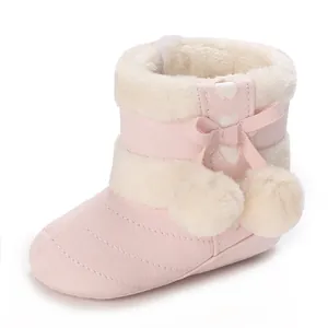 Weiche rosa Baby-Warmlaufschuhe mit Kunstfellfutter und Pompons für 0-1-Jährige