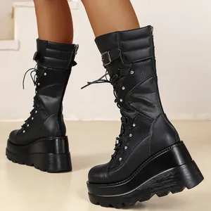Schwarze Plateau-Stiefeletten im Gothic-Punk-Stil mit Schnallen und Schnürung für Damen