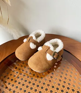 Warm children's winter clogs with soft fleece lining and adjustable strap detail