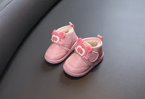 Rosa warme Baby Schneestiefel mit Plüschfutter und niedlichem Bärenmuster für Kleinkinder.