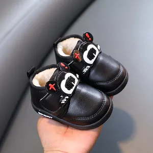Gemütliche schwarze Baby-Schneestiefel mit warmem Fleecefutter