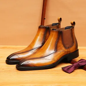 Botines Chelsea vintage de cuero marrón para hombre con acabado frotado y punta afilada