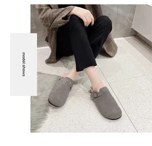 Warme graue Wildleder-Clogs für Damen mit Plüschfutter und verstellbarer Schnalle