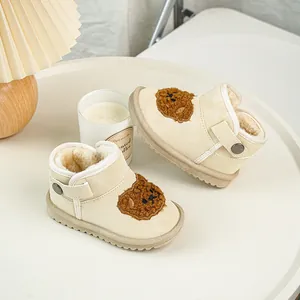 Gefütterte warme Kinder-Schneestiefel für Kleinkinder mit niedlicher Bärenstickerei