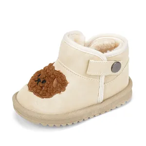 Warme cremefarbene Kinder-Schneestiefel mit weicher Sohle und süßem Bären-Patch für Kleinkinder