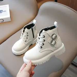 Bottes Martin blanches pour enfants avec boucles latérales et semelles antidérapantes