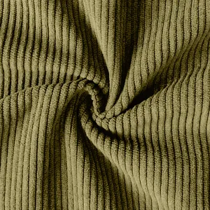 Detalle macro de la textura de la tela de pana acanalada en verde oliva para conjuntos casuales